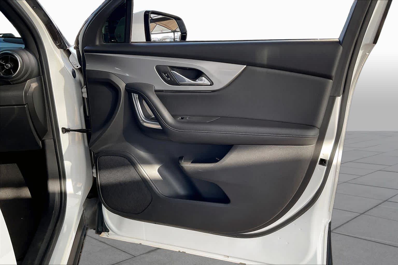 Used 2021 SUMMIT WHITE Chevrolet LT image 21