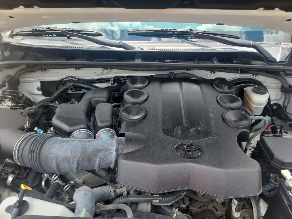 Used 2017 White Toyota SR5 Premium image 34