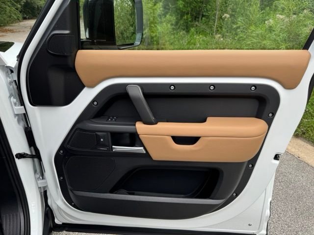 New 2026 Fuji White Land Rover S image 21