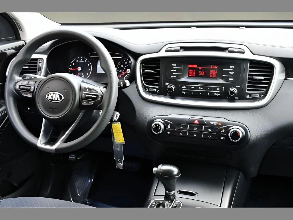 Used 2017 Titanium Silver Kia L image 17