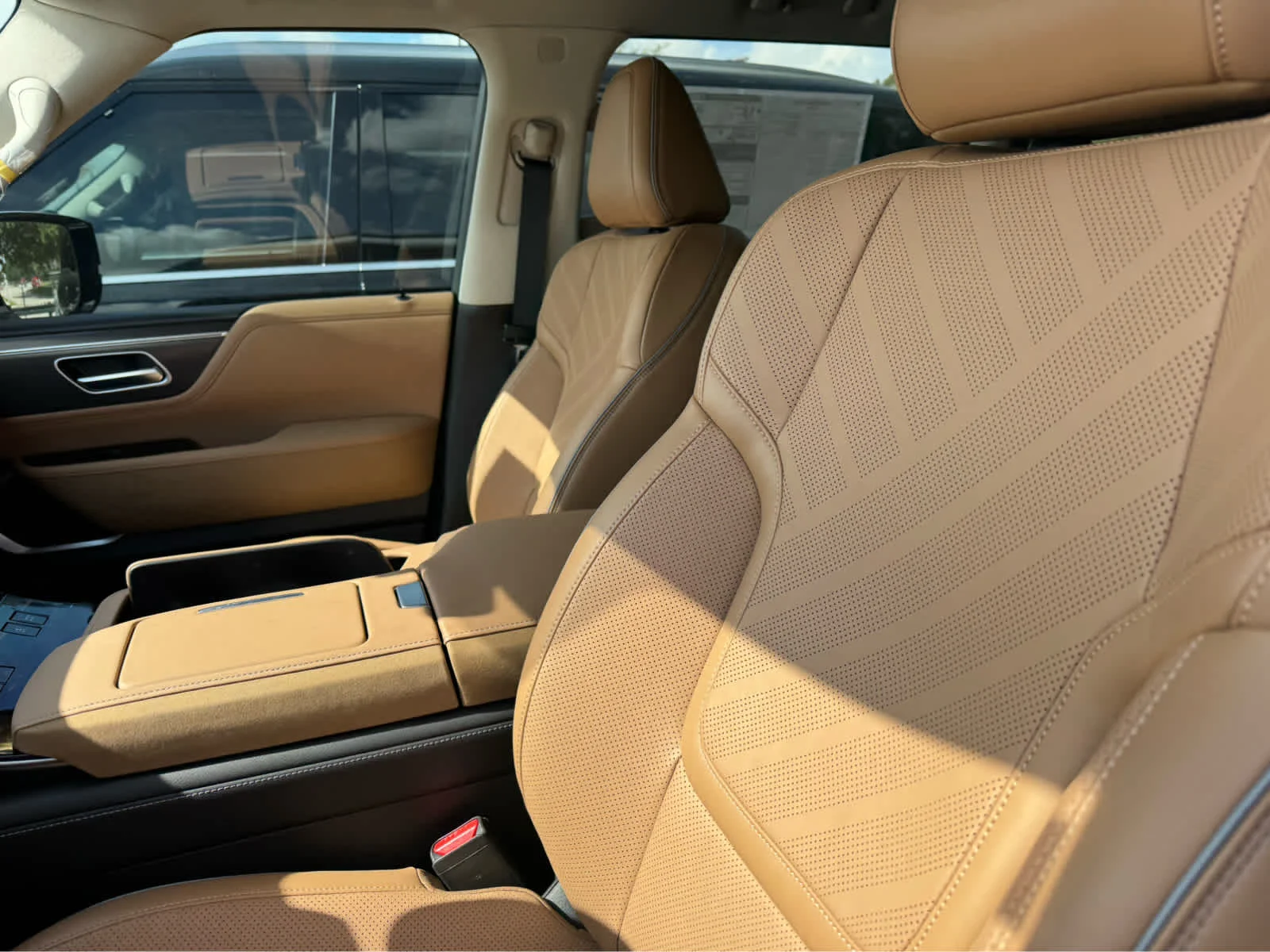 New 2026 RADIANT WHITE INFINITI Luxe 2WD image 8