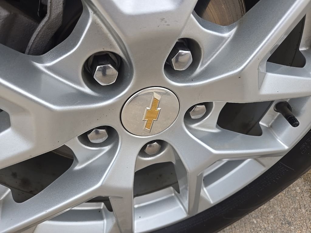 Used 2024 White Chevrolet LT image 27
