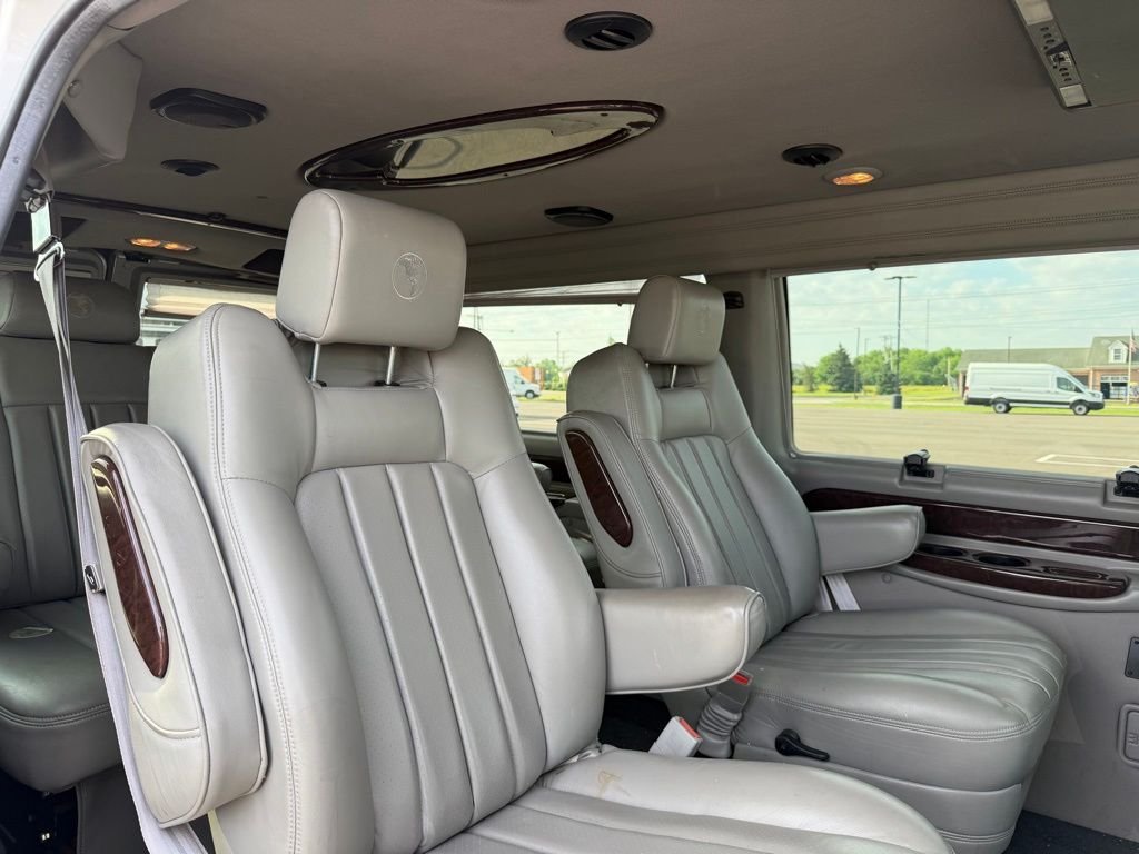 Used 2014  Ford RV image 17