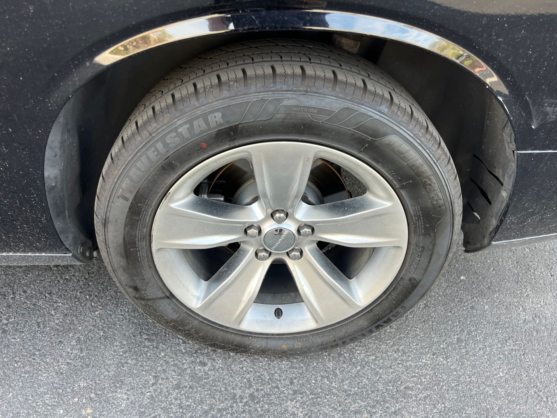 Used 2018 Black Dodge SXT image 10