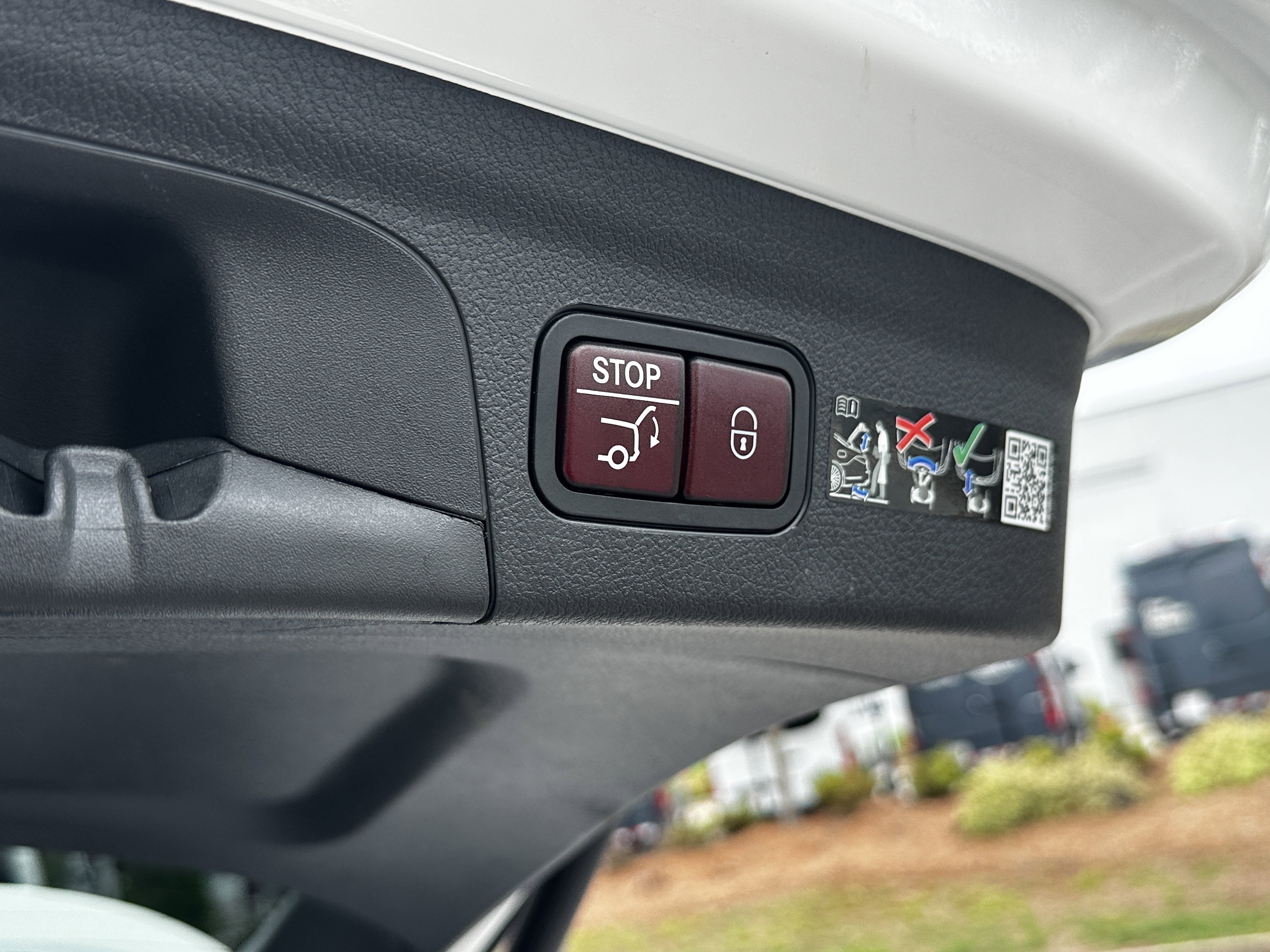 Certified Used 2025 White Mercedes-Benz GLE 350 image 22