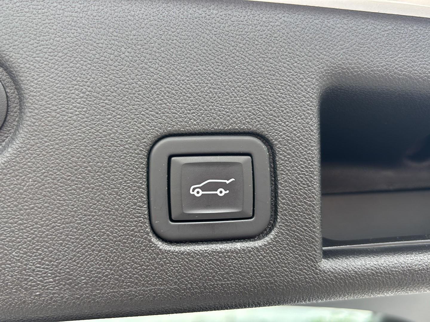Used 2024 Summit White Chevrolet LT image 33