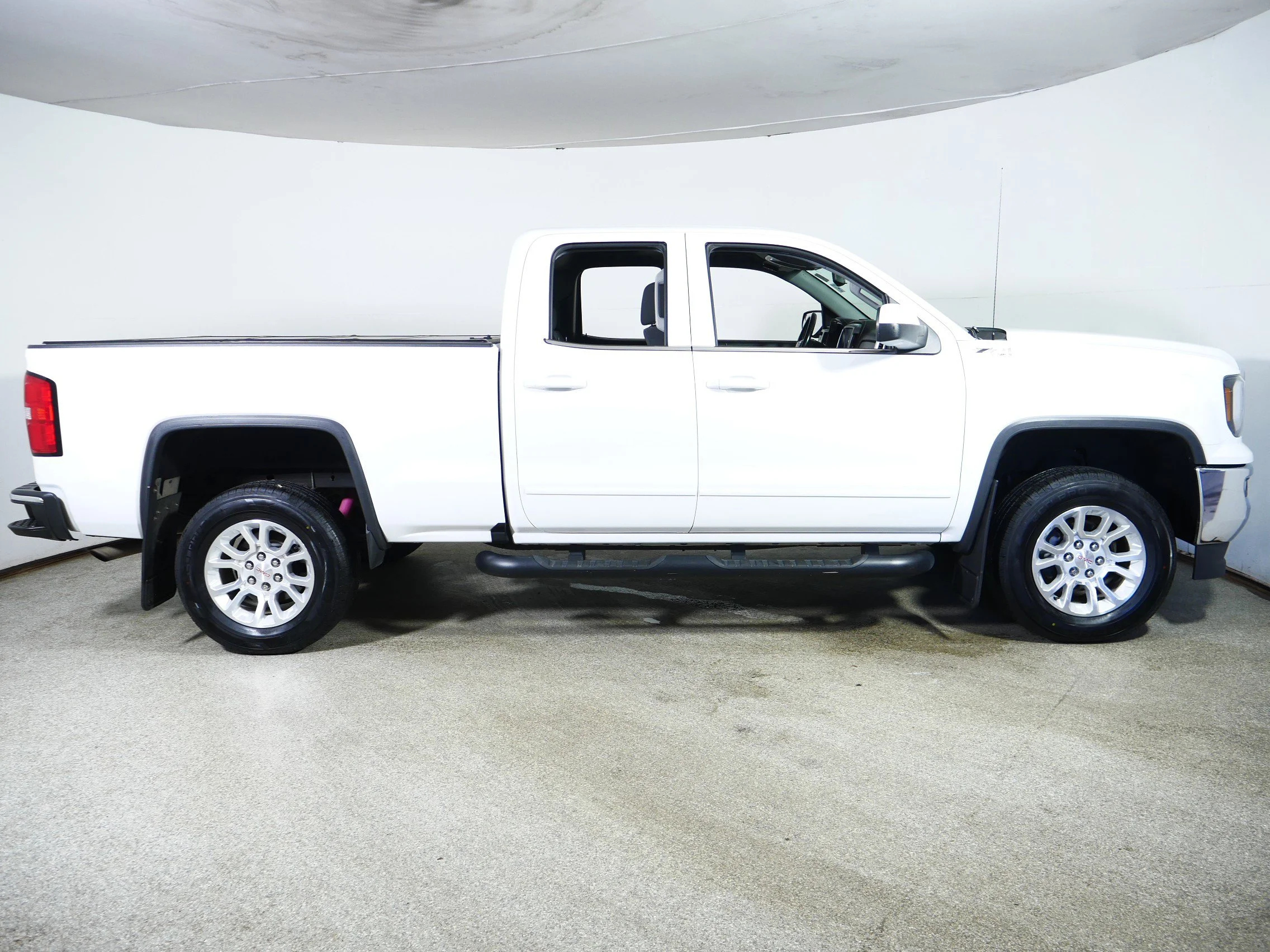 Used 2019 Summit White GMC SLE image 8