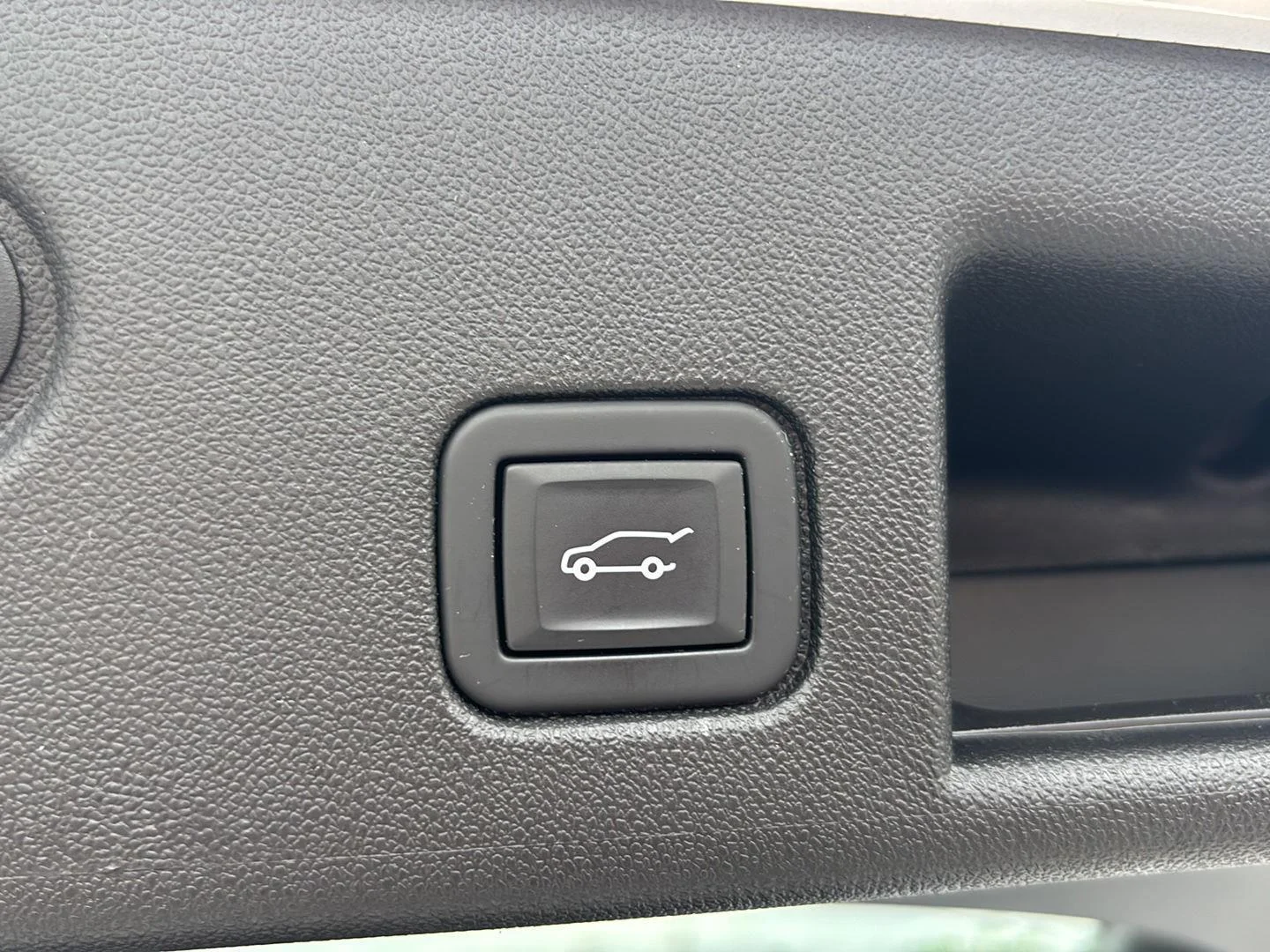 Used 2024 Summit White Chevrolet LT image 33