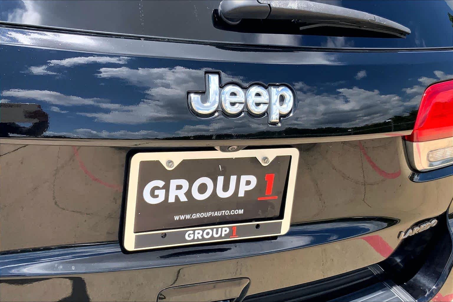 Used 2018 Diamond Black Crystal Pearlcoat Jeep Laredo image 30