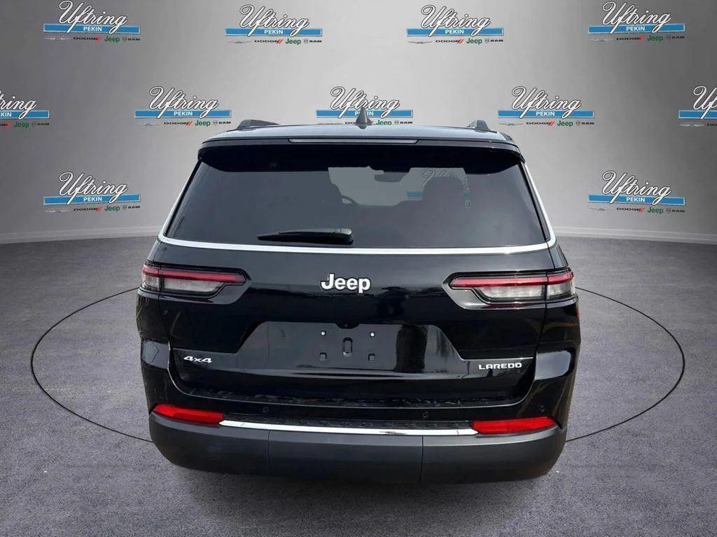 New 2026 Diamond Black Crystal Pearlcoat Jeep Laredo X image 4