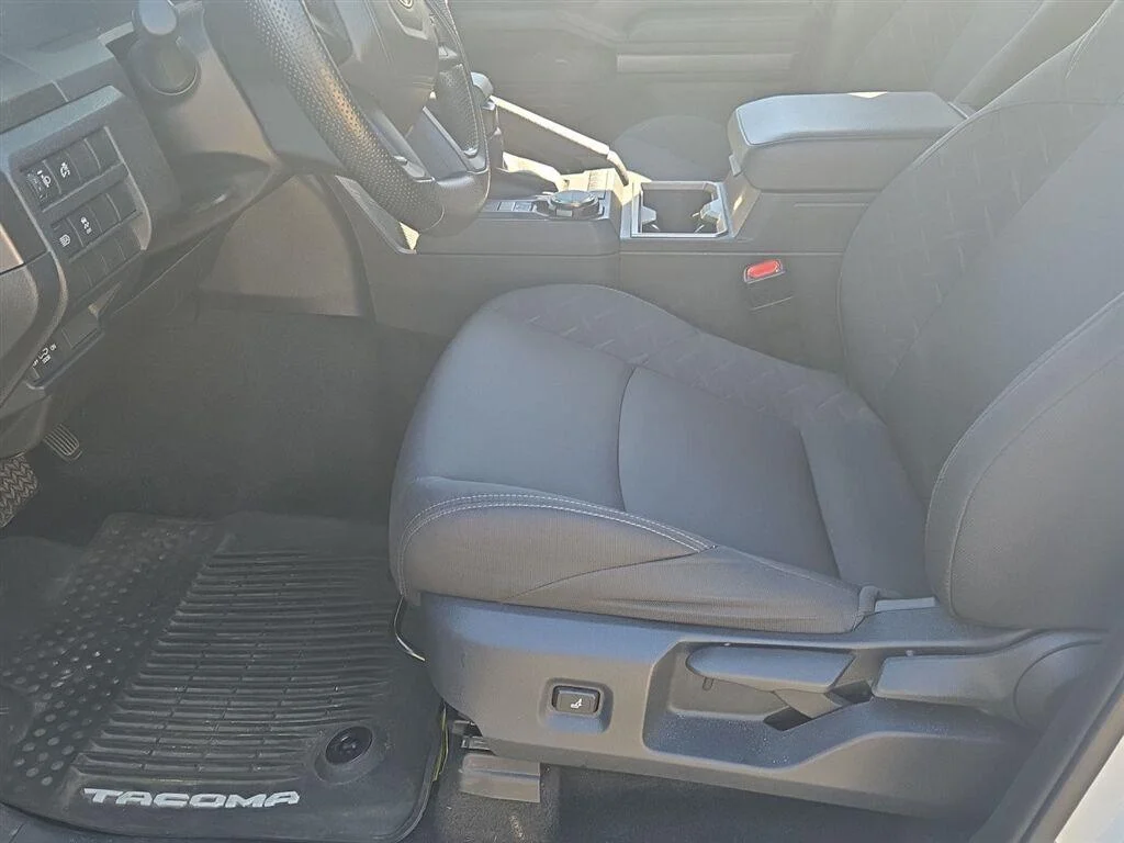 Used 2025 Ice Cap Toyota SR5 image 17