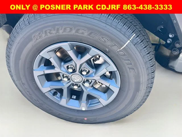 New 2026 Bright White Clear-Coat Exterior Paint Jeep  image 32