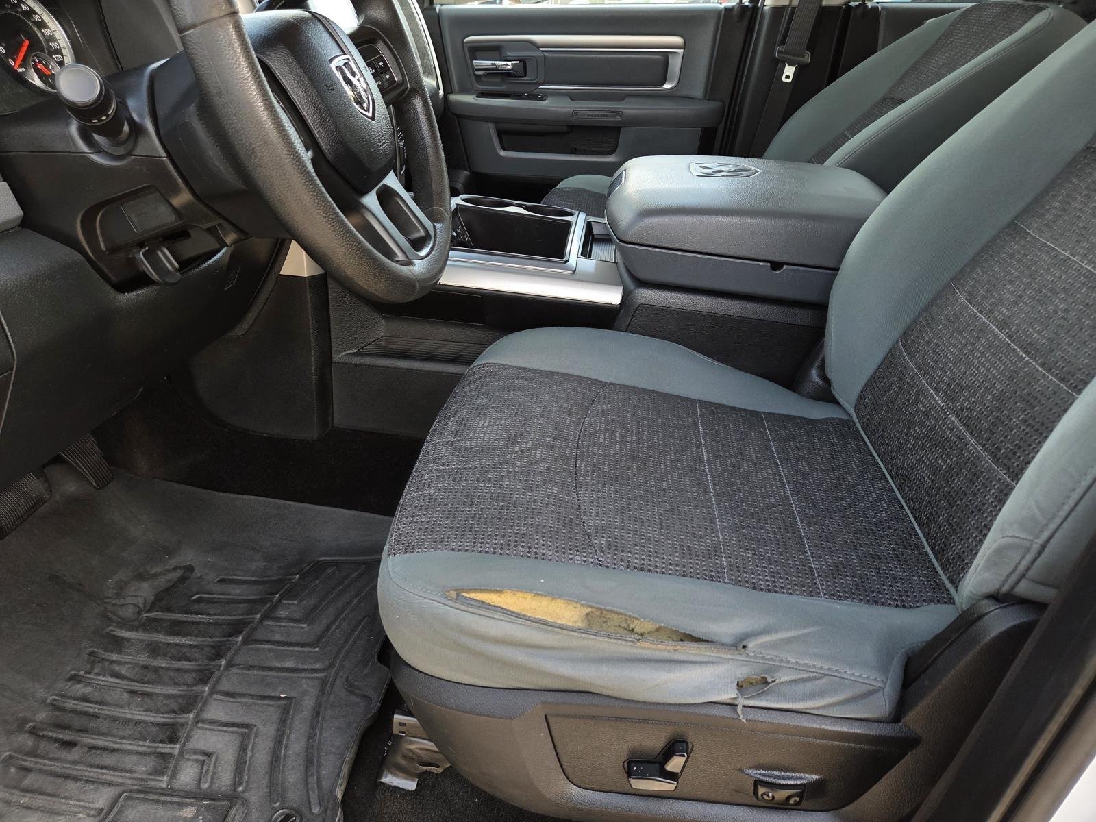 Used 2015 Bright White Clearcoat Ram SLT image 27