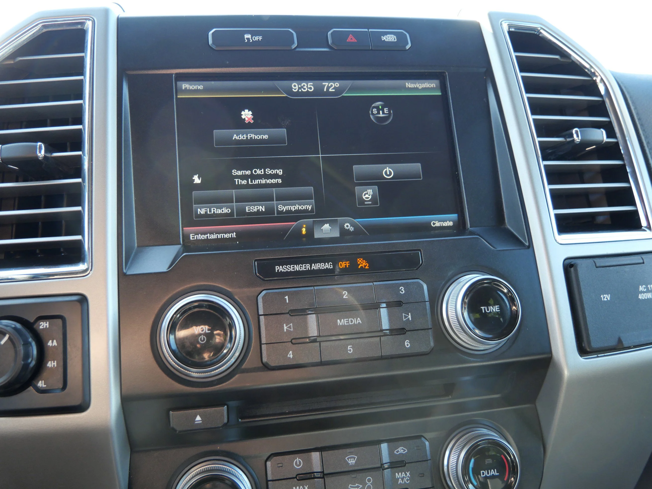 Used 2015 Magnetic Metallic Ford Lariat image 21