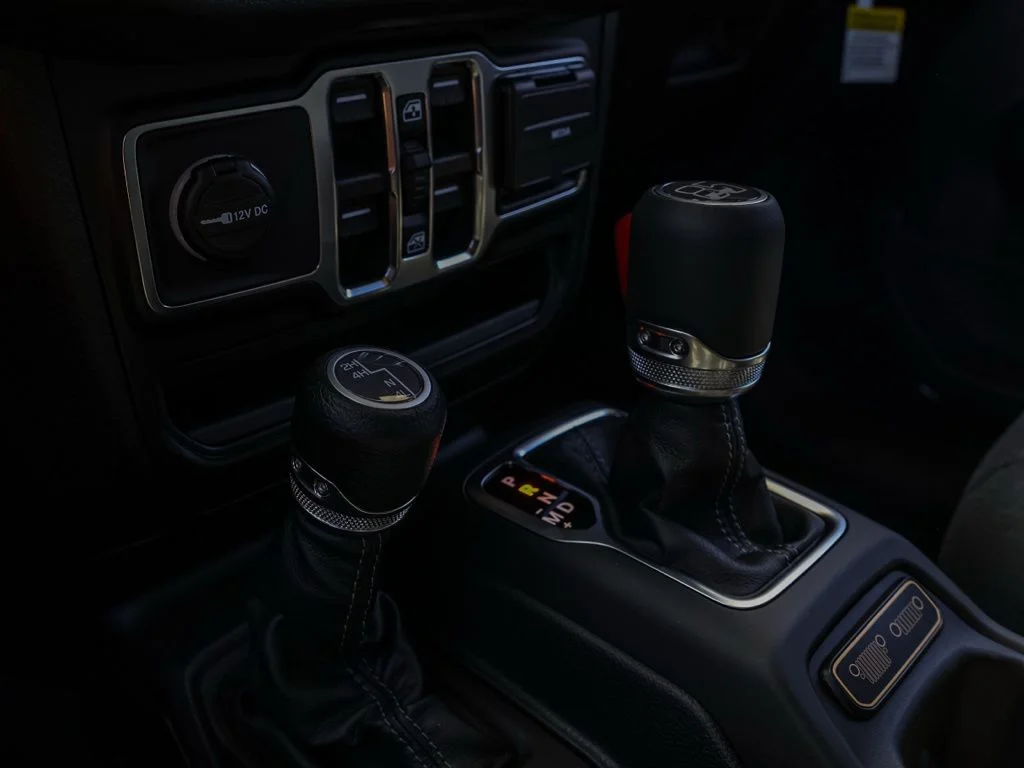 New 2026 Black Clear-Coat Exterior Paint Jeep  image 31