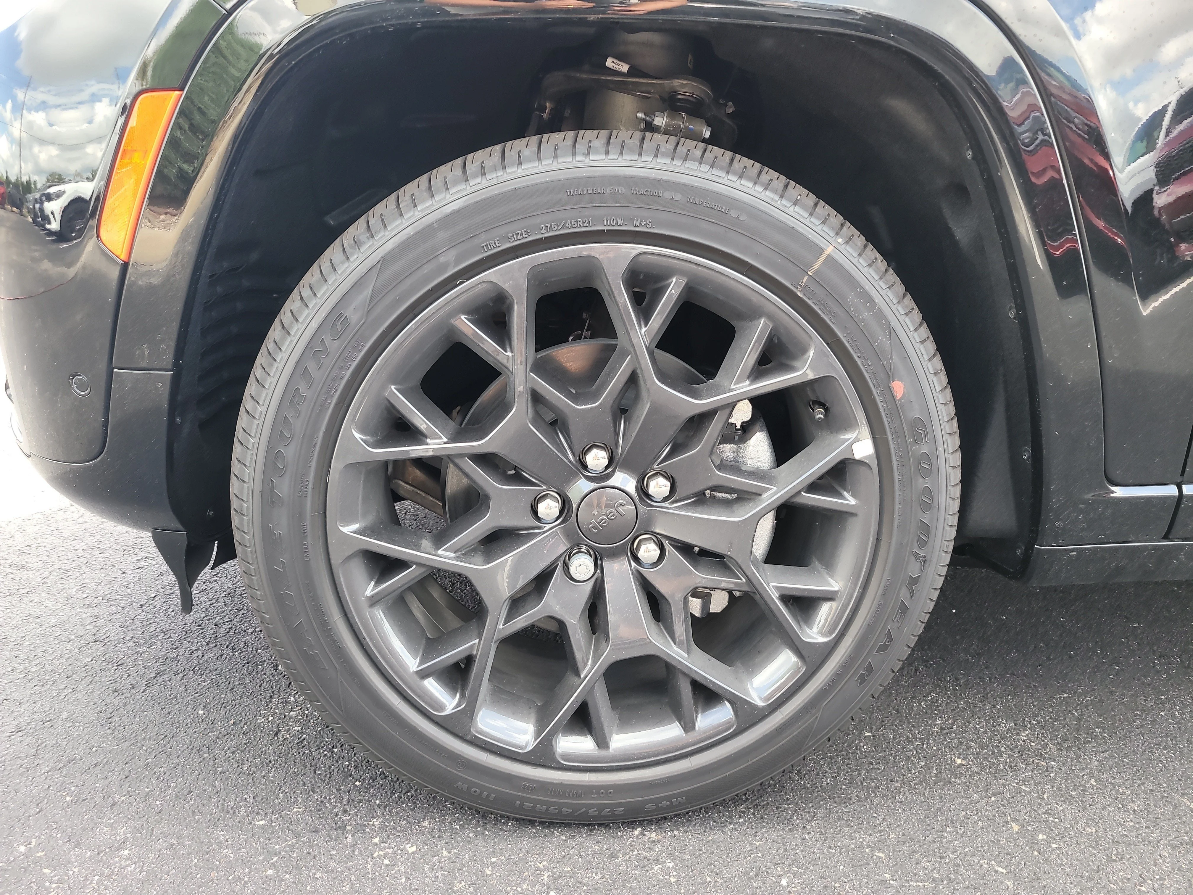 New 2026 Diamond Black Crystal Pearlcoat Jeep Summit image 10
