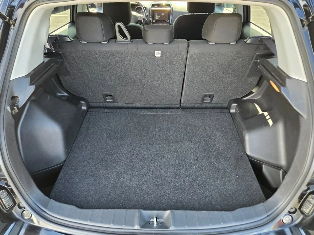 Used 2021 Black Mitsubishi ES image 13