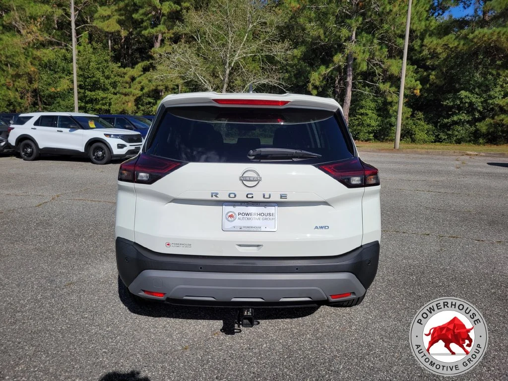 Used 2023 White Nissan S image 5