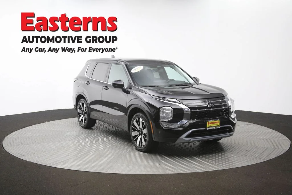 Used 2025 Black Mitsubishi SE image 51