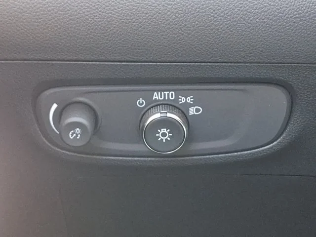 Used 2024 White Buick Sport Touring image 23