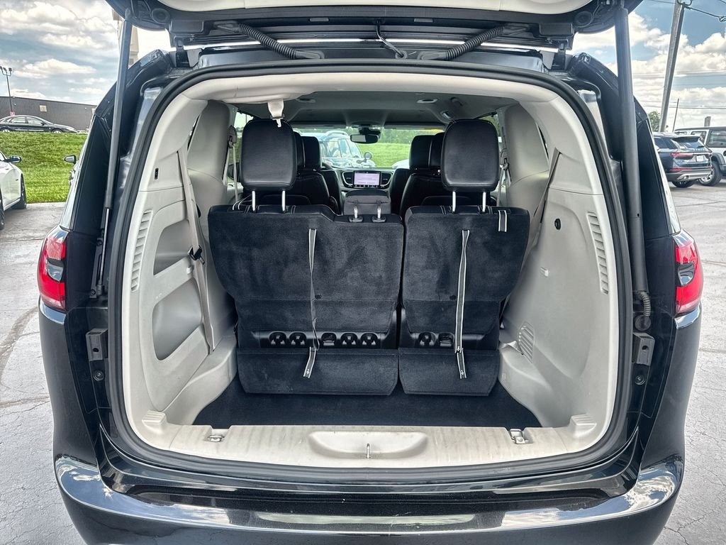 2022 Chrysler Pacifica Touring L - Photo 19