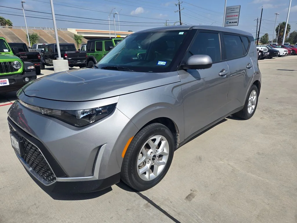 Used 2024 Silver Kia LX image 7