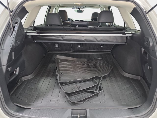 Used 2018 White Subaru 3.6R image 33
