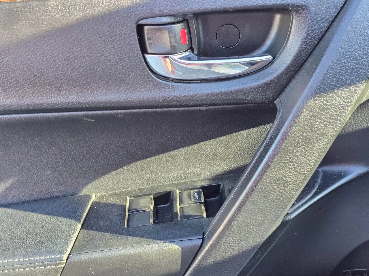 Used 2016 White Toyota L image 9
