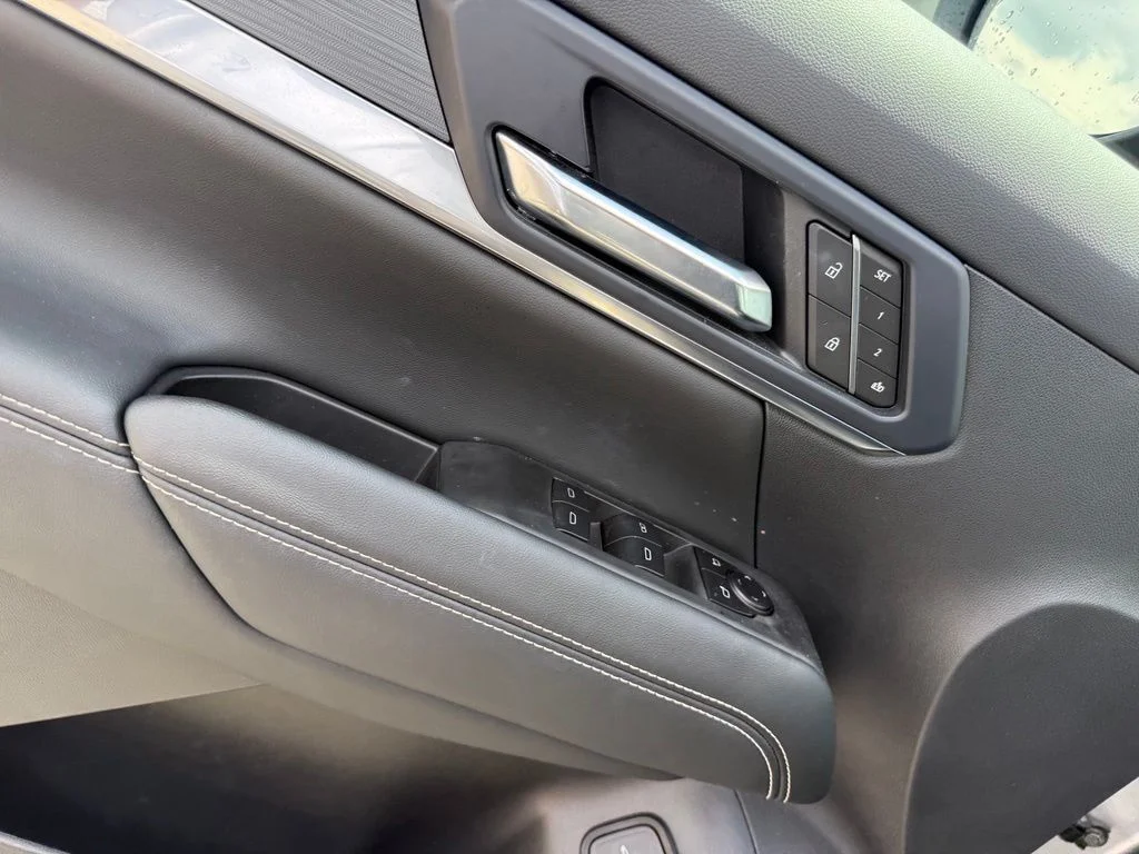Used 2025 Silver GMC Elevation image 8