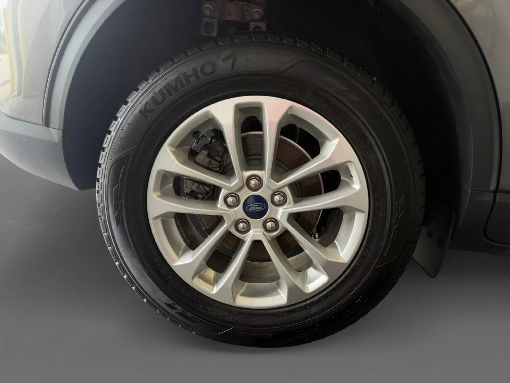 Used 2022 Gray Ford SE image 11