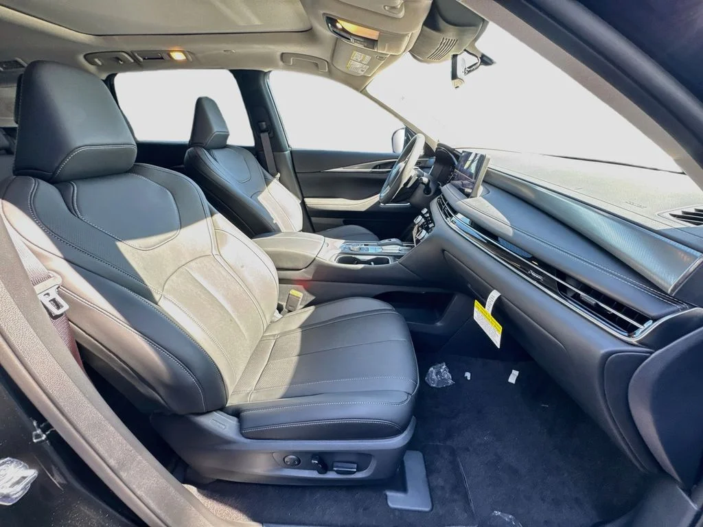 New 2027 MINERAL BLACK INFINITI Luxe FWD image 30