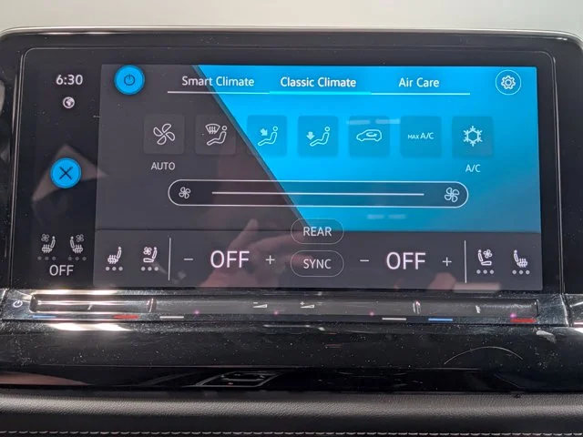 Used 2024  Volkswagen 2.0T SE w/Technology image 24