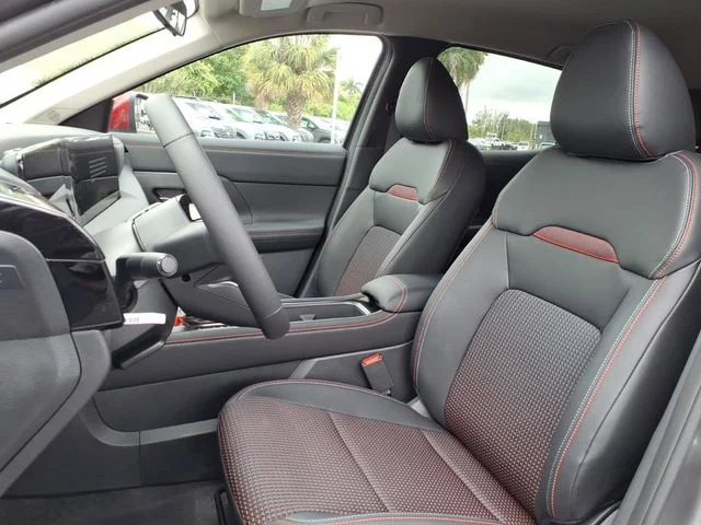 New 2026 Gun Metallic / Scarlet Ember Tintcoat Two-tone Nissan SR image 5