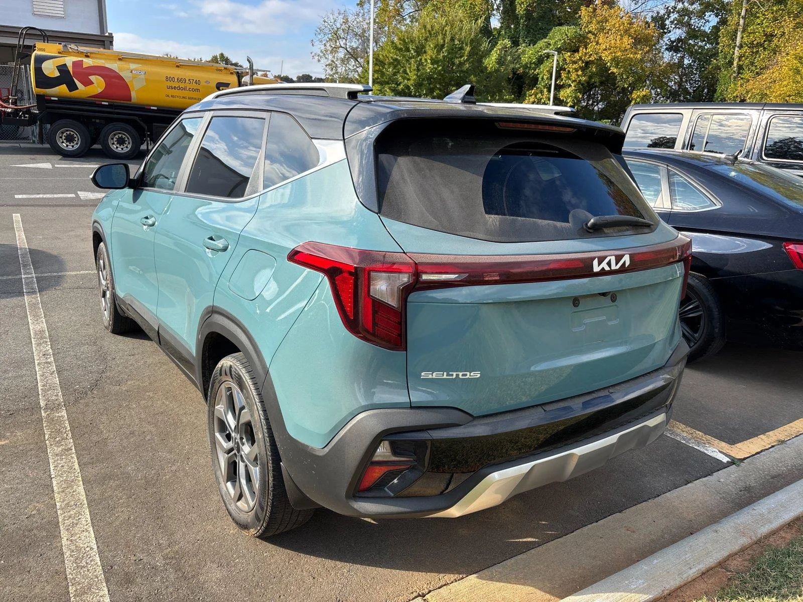 Used 2024 Pluton Blue/Fusion Black Roof KIA S image 3