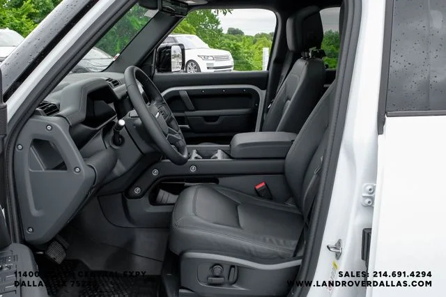 New 2026 Fuji White Land Rover X-Dynamic SE image 3