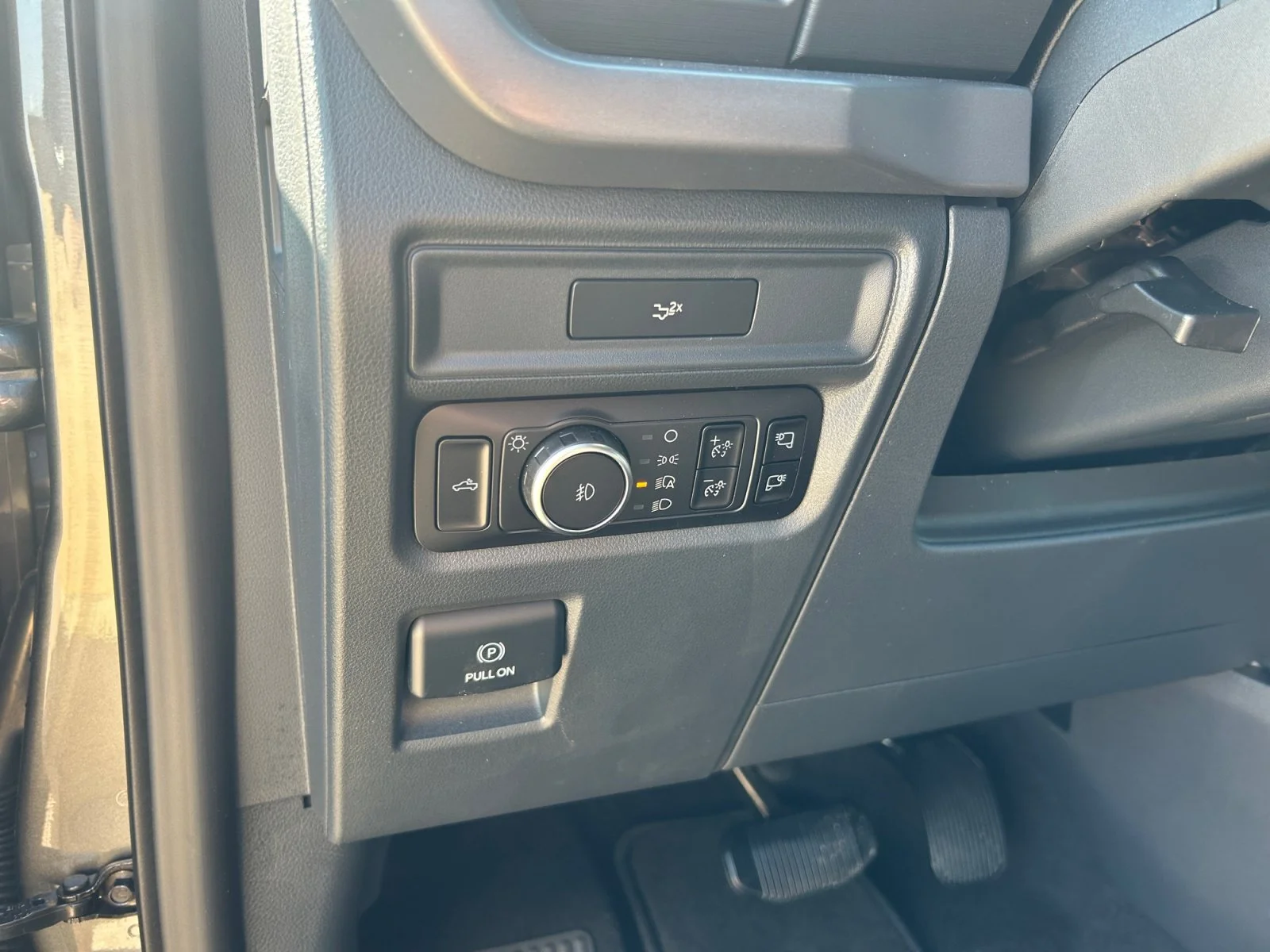 New 2026 Carbonized Grey Metallic Ford XLT image 16
