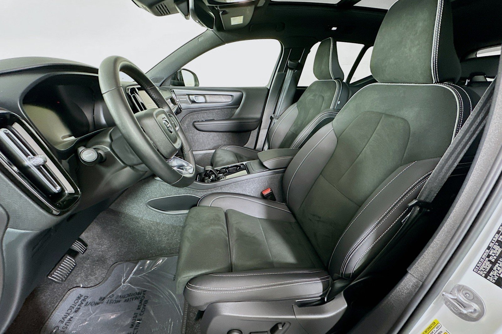 Used 2023 Crystal White Metallic Volvo Ultimate image 18
