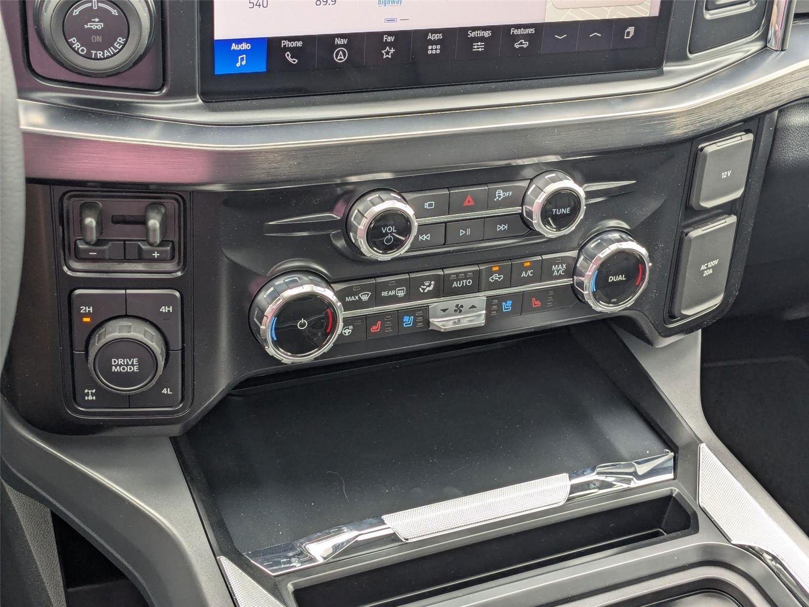 New 2025 Star White Metallic Tri-Coat Ford LARIAT image 23