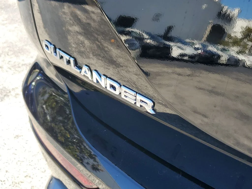 2026 Mitsubishi Outlander SE - Photo 9