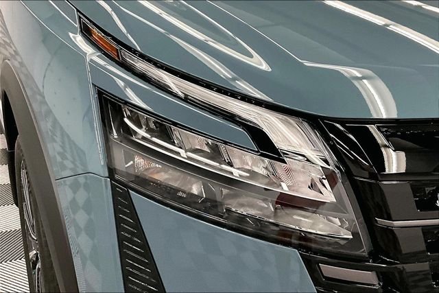New 2026 Baltic Teal/Super Black Nissan Platinum image 13