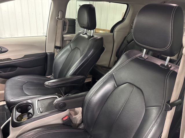 Used 2022 White Chrysler Touring L image 7
