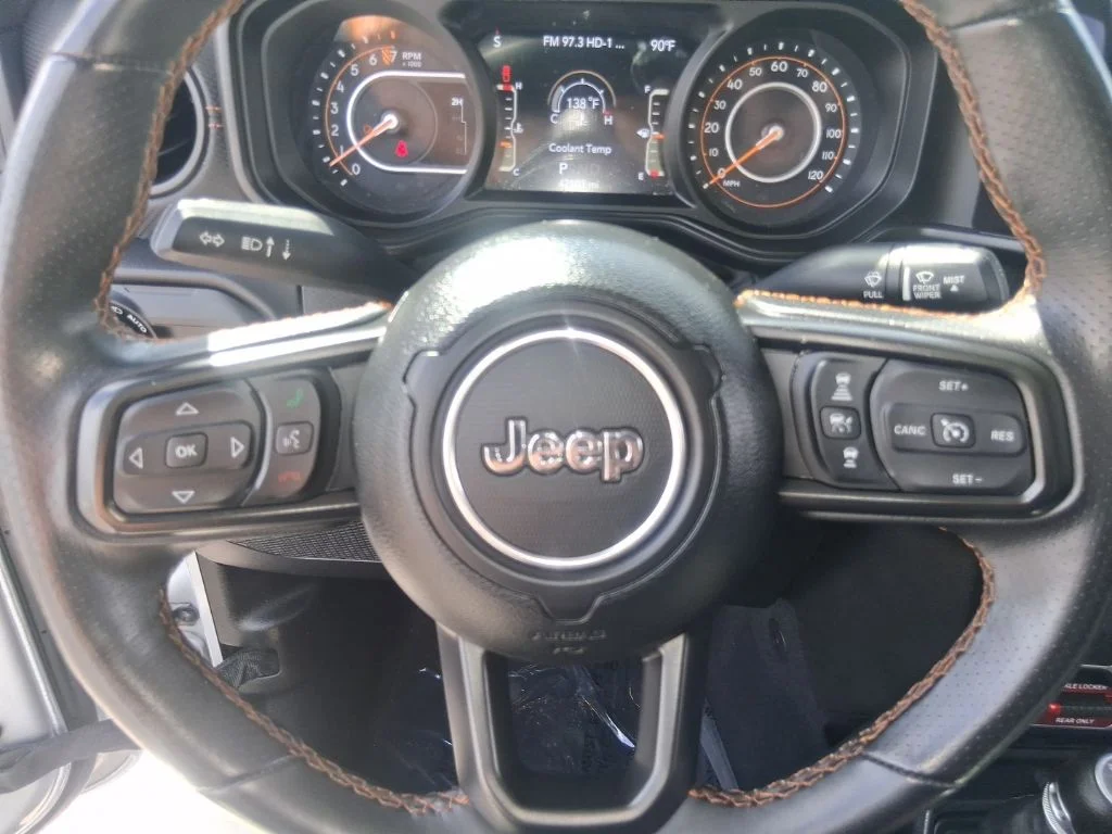 Used 2024 Silver Jeep Mojave image 13
