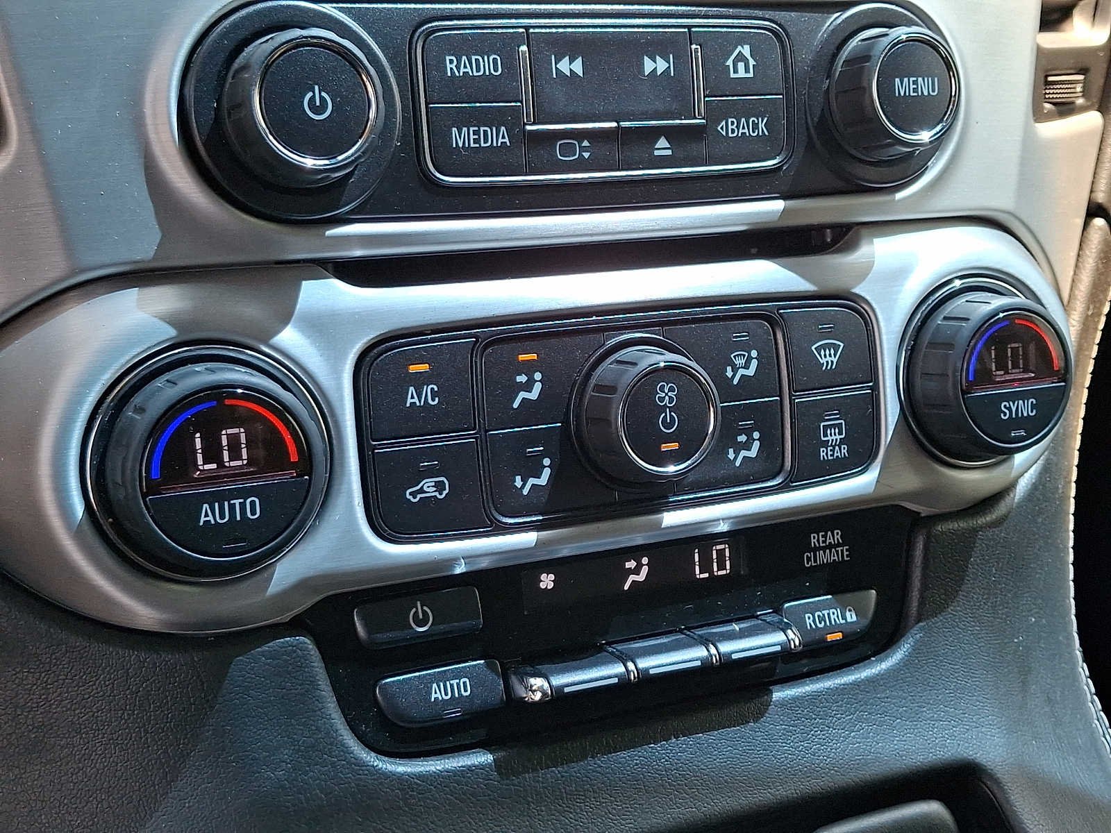 Used 2019 Summit White GMC SLE image 16