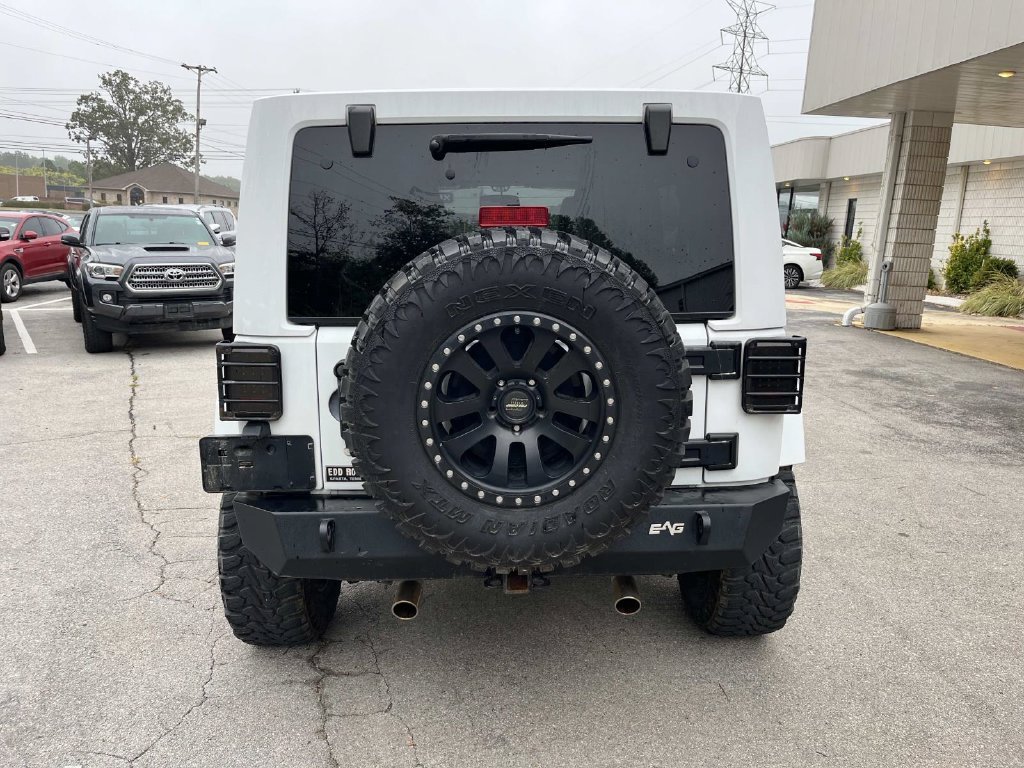 Used 2016 White Jeep Unlimited Sahara image 6