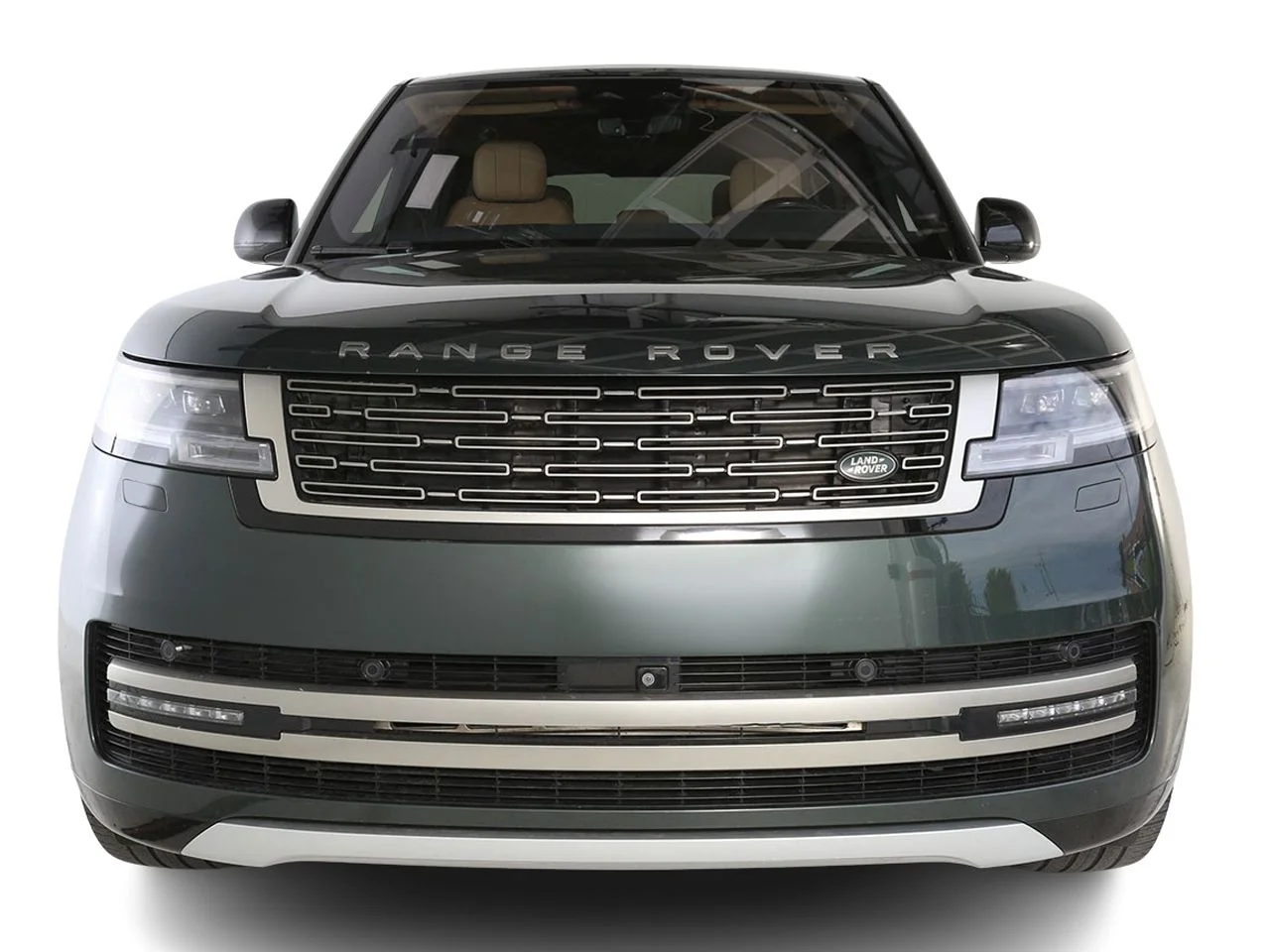 Used 2023 Green Land Rover SE image 2