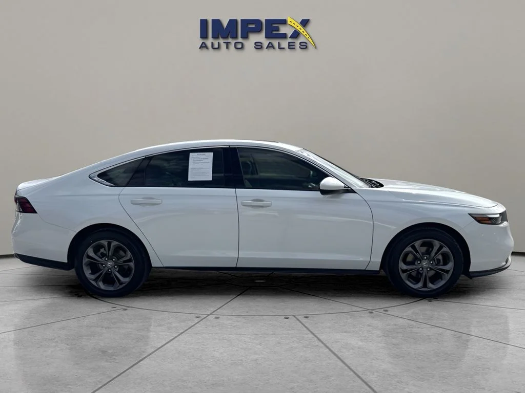 Used 2024 White Honda EX image 6