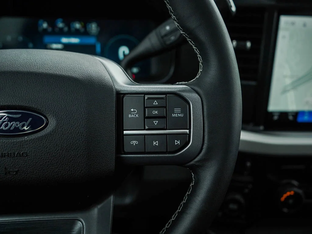 New 2027 Oxford White Ford F-350® XLT image 23