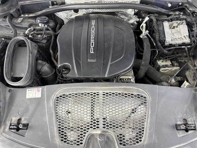 Used 2020  Porsche Base image 19