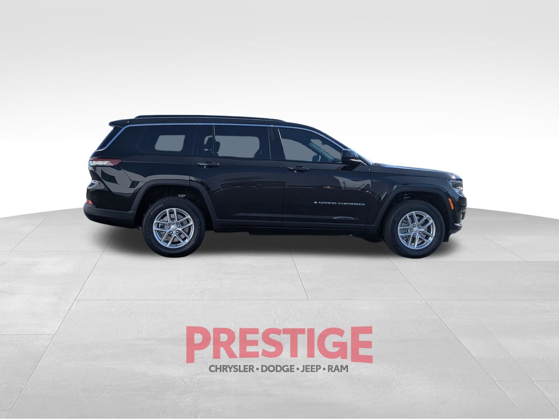 New 2026 Diamond Black Crystal Pearlcoat Jeep Laredo image 4