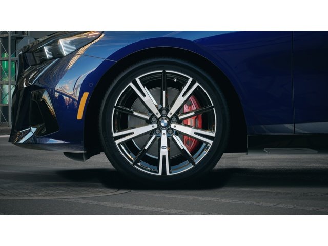 New 2027 Tanzanite Blue II Metallic BMW 540i image 7